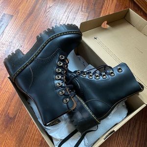 Dr Martens Leona Boots